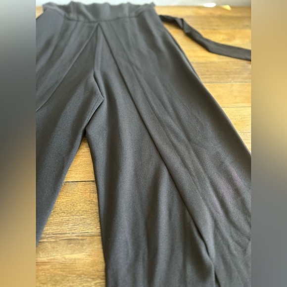 TASH AND SOPHIE Chic Black Sleeveless Jumpsuit Belted Wide Leg Stretchy Sz 6 - Picture 12 of 12